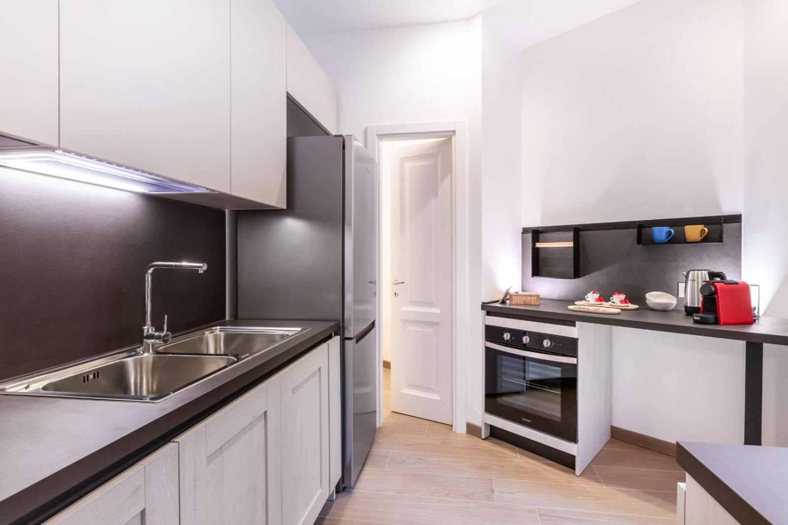 Exclusive In The Centre Of 204 Apartment *